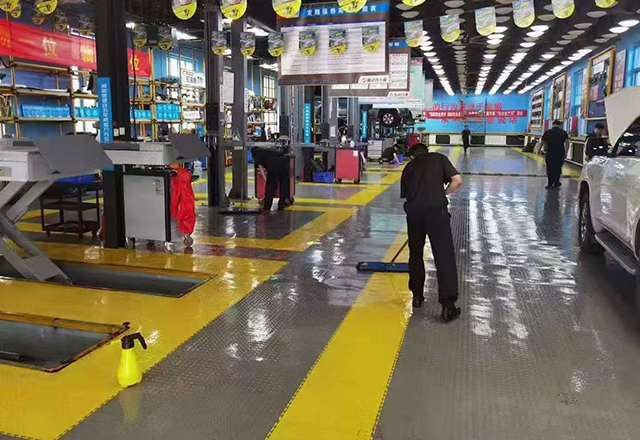 How to Choose the Best Interlocking Garage Floor Tiles for Your Automotive Workshop