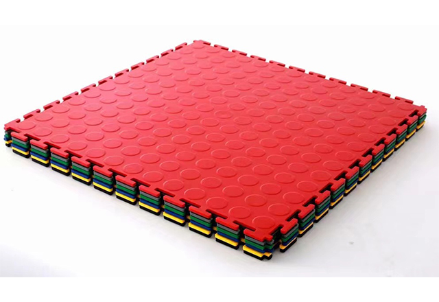 Heavy Duty Interlocking PVC Floor Tiles for Industrial Flooring Featured Image